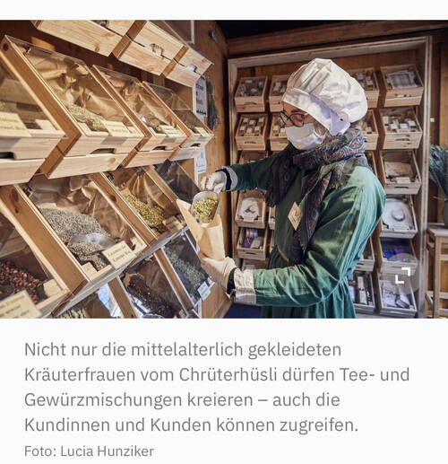 Kräuterfrauen am Handwerk